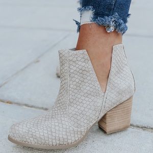 Brand new never worn White / cream and brown snake skin booties
